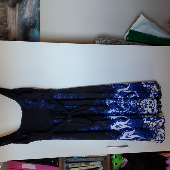 Dress - Picture 3 of 4